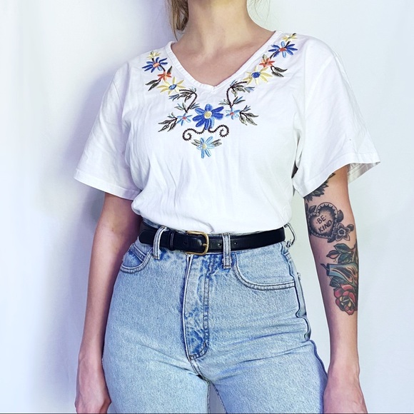 Vintage Tops - Vintage Embroidered Floral Oversized Cotton Tee